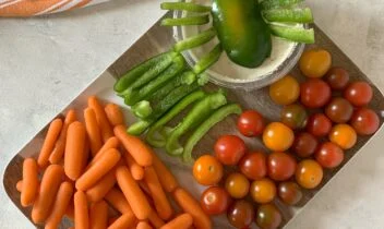 green pepper spider veggie and dip tray